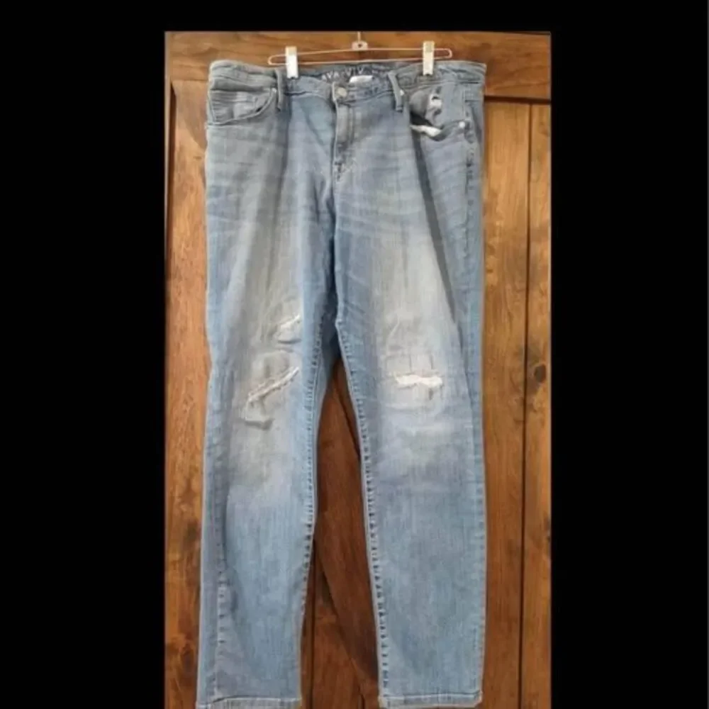 1X size 16 Ava & Viv denim jeans Skinny Moulant style distressed 30” inseam C726